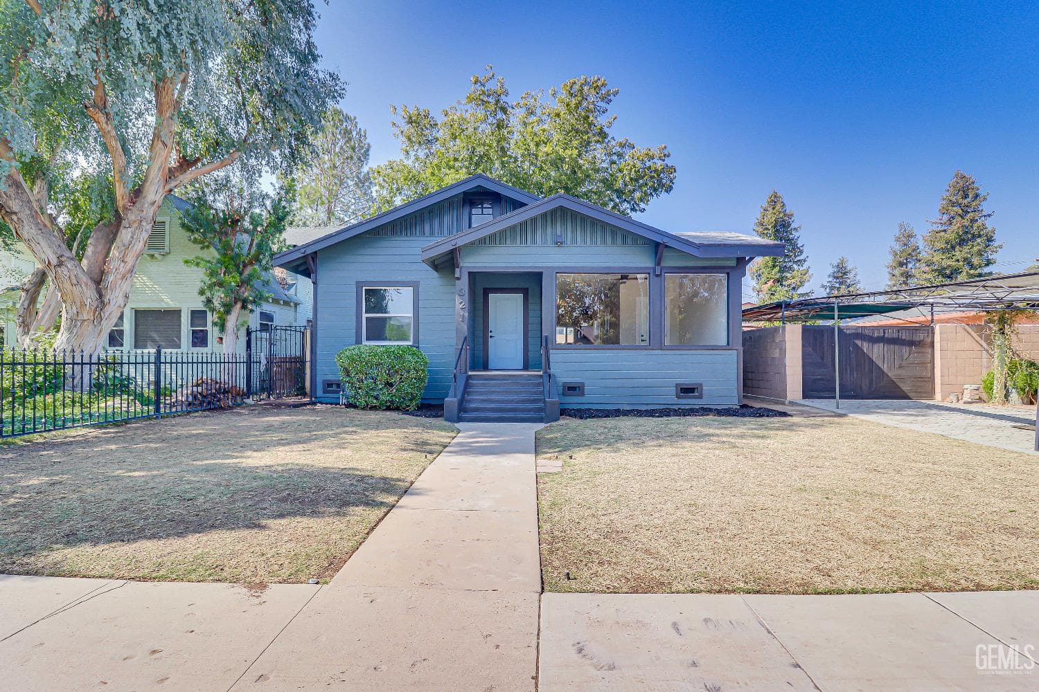 321 Oleander Avenue — photo 2