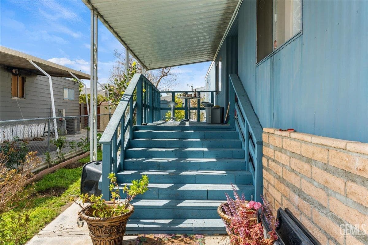 216 Vivian Lane — photo 3