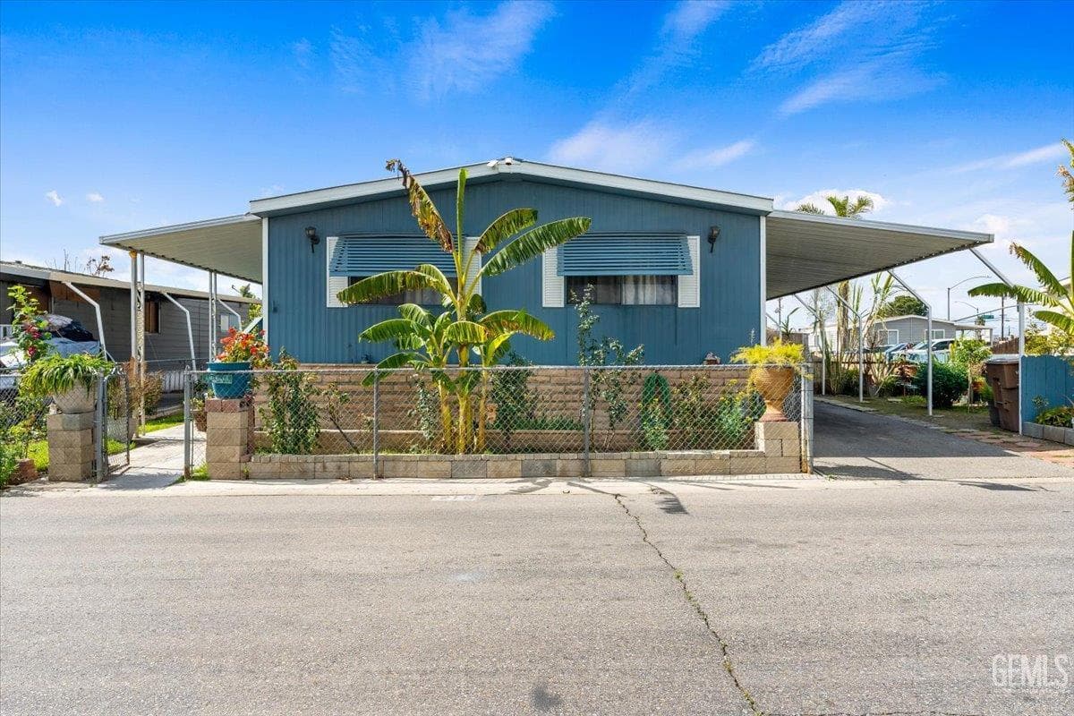 216 Vivian Lane