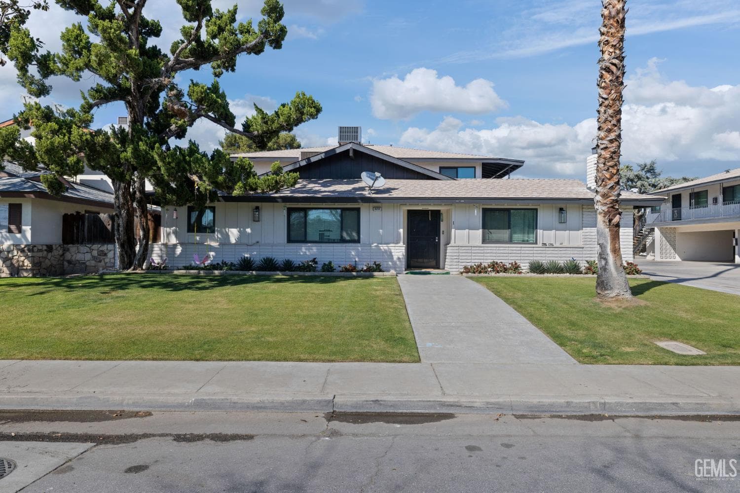 6212 Stockdale Highway