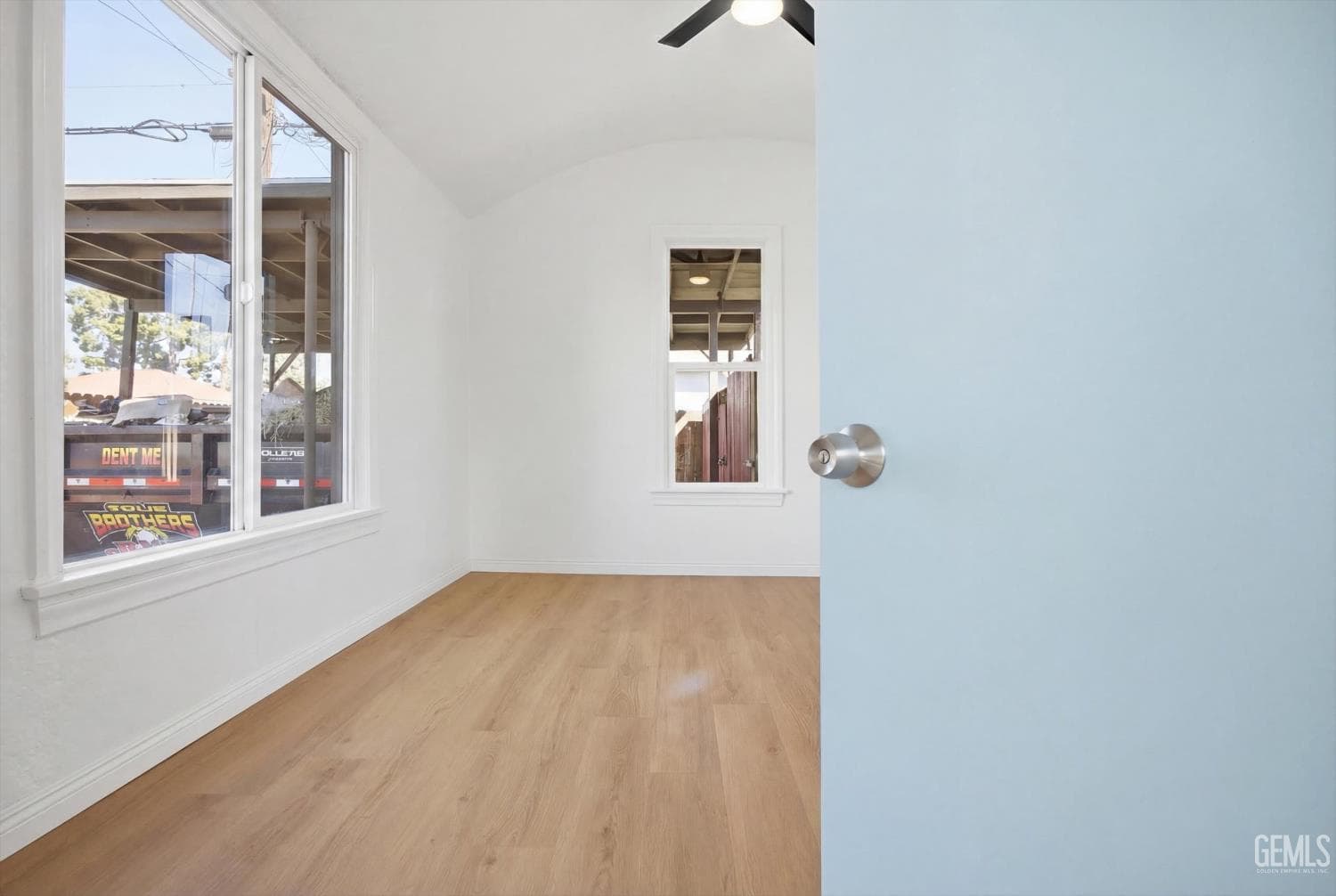 1615 Owens Street — photo 4