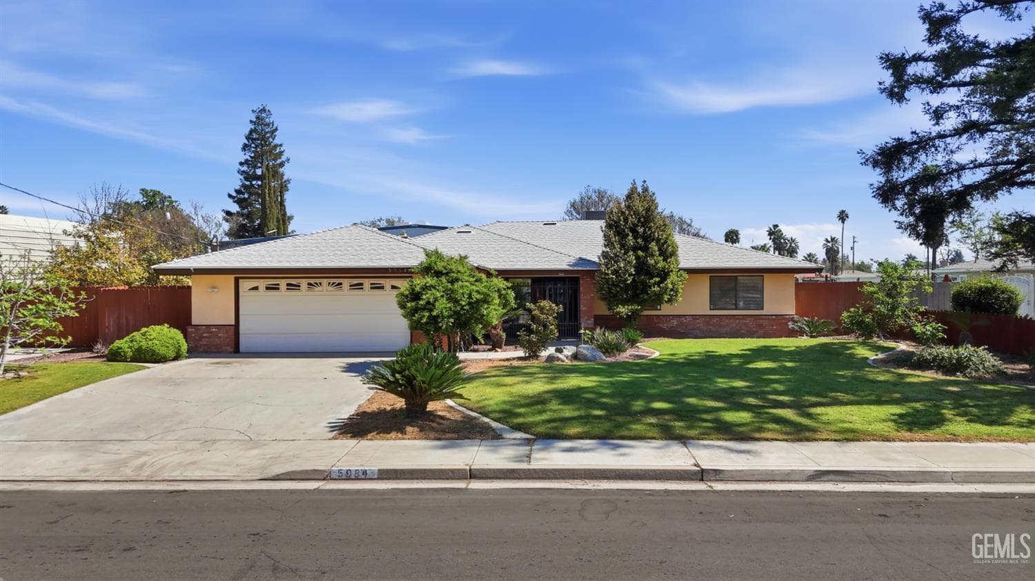 5984 Oakhaven Street