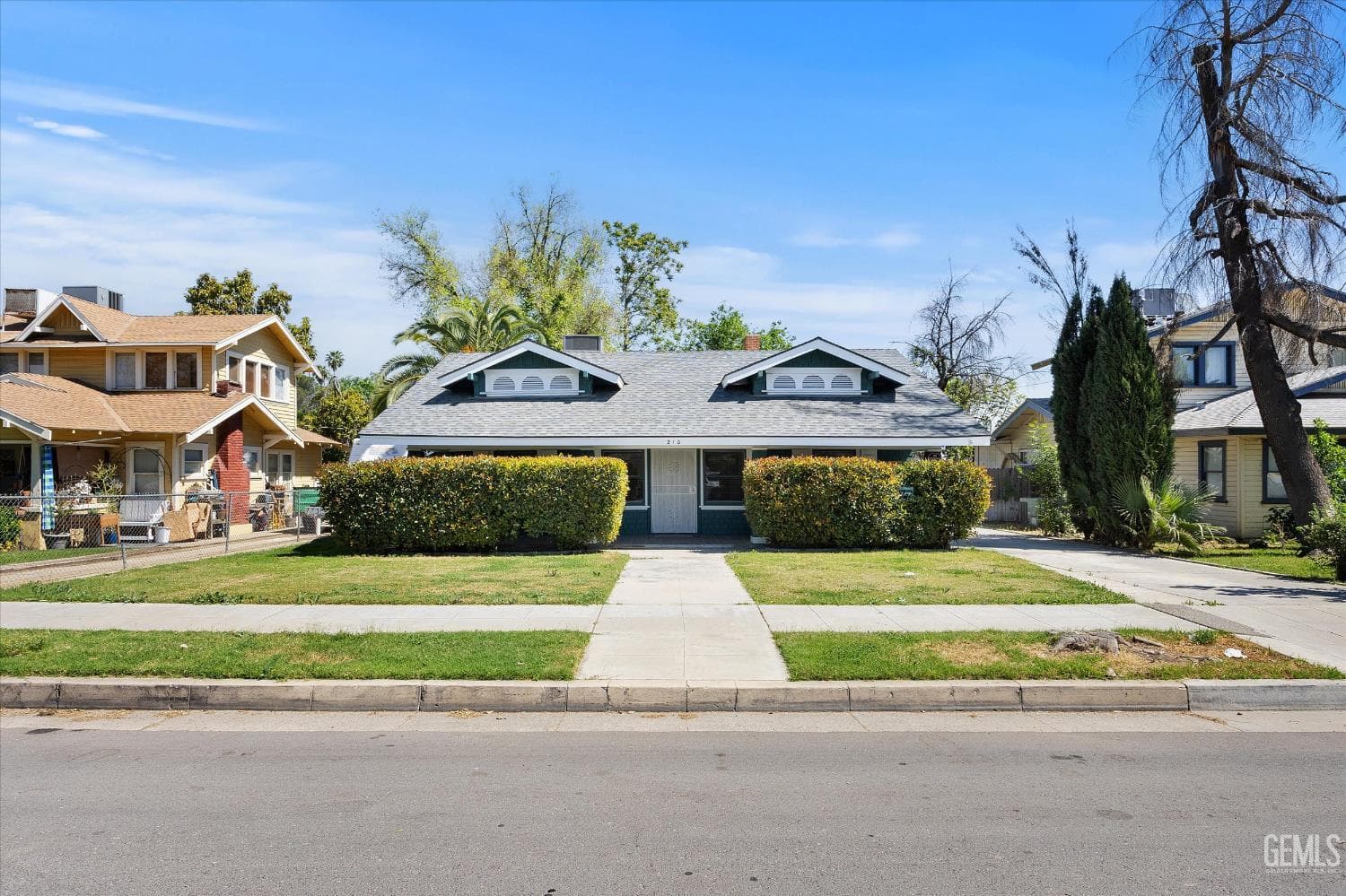 210 Oleander Avenue — photo 2