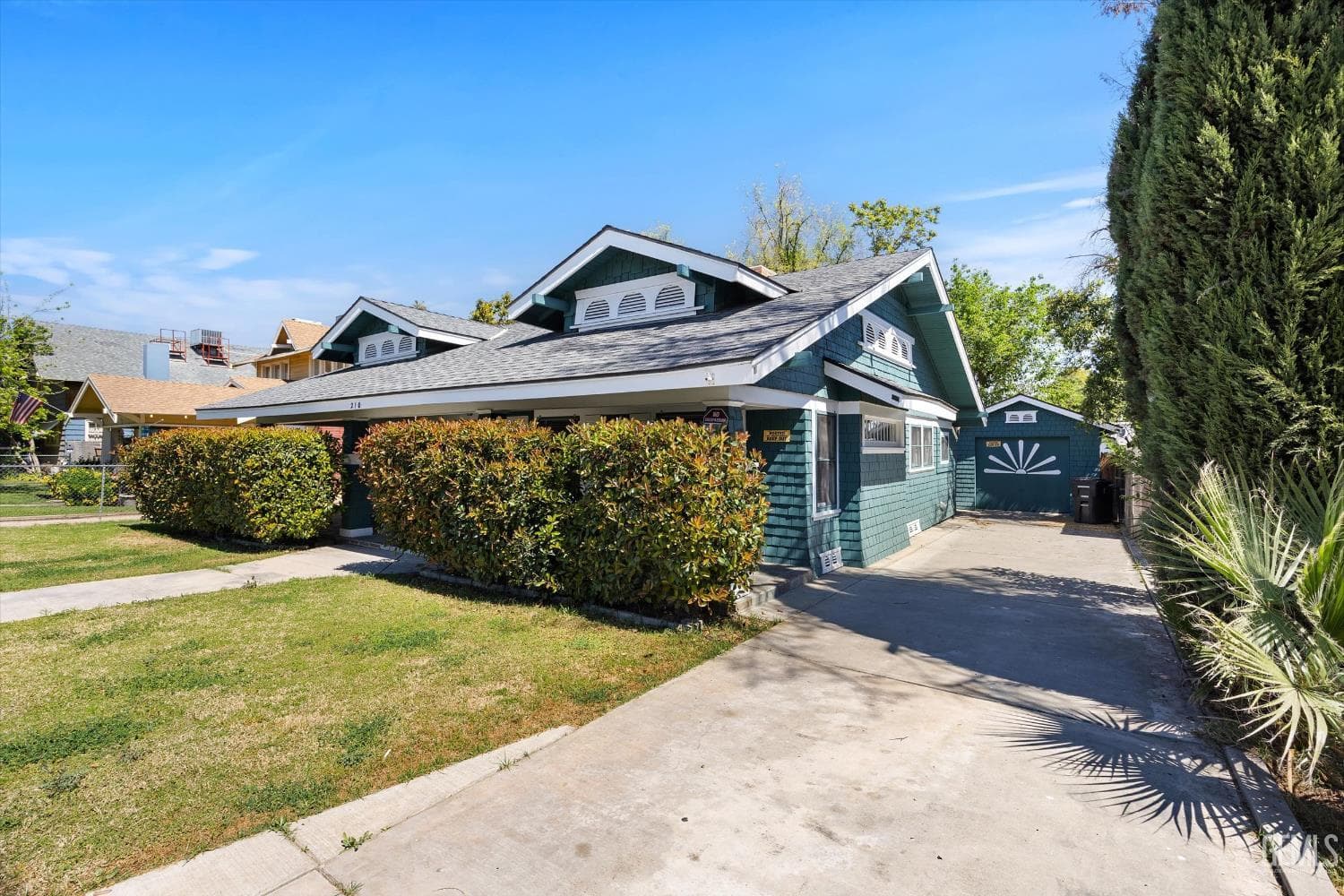 210 Oleander Avenue — photo 3