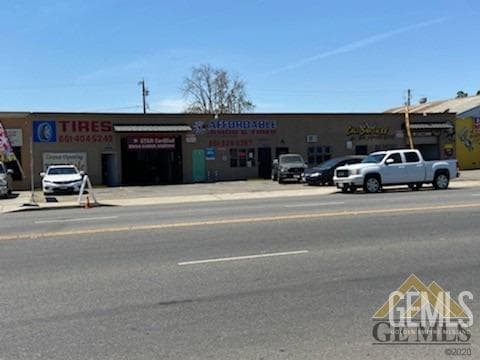 309 E Brundage Lane — photo 2