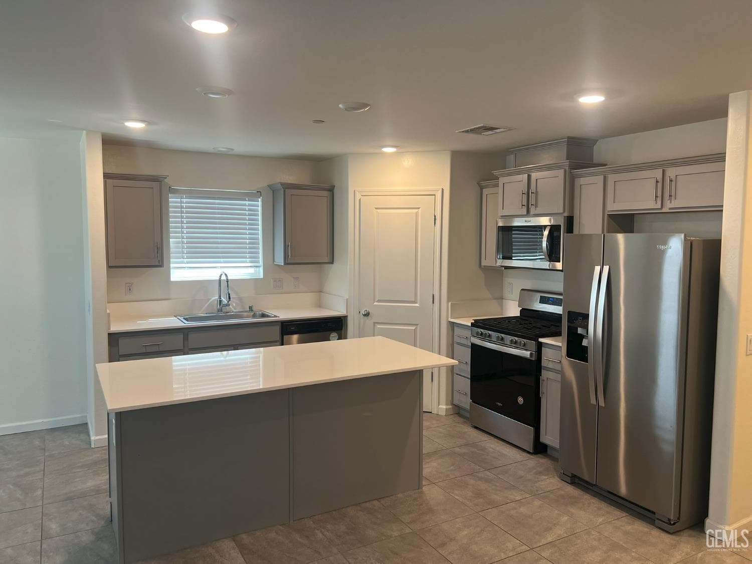 5918 Esmerelda Avenue — photo 3