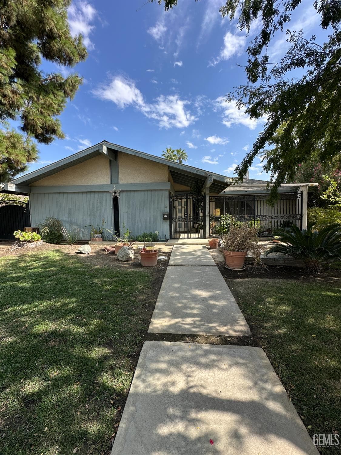 4425 Charter Oaks