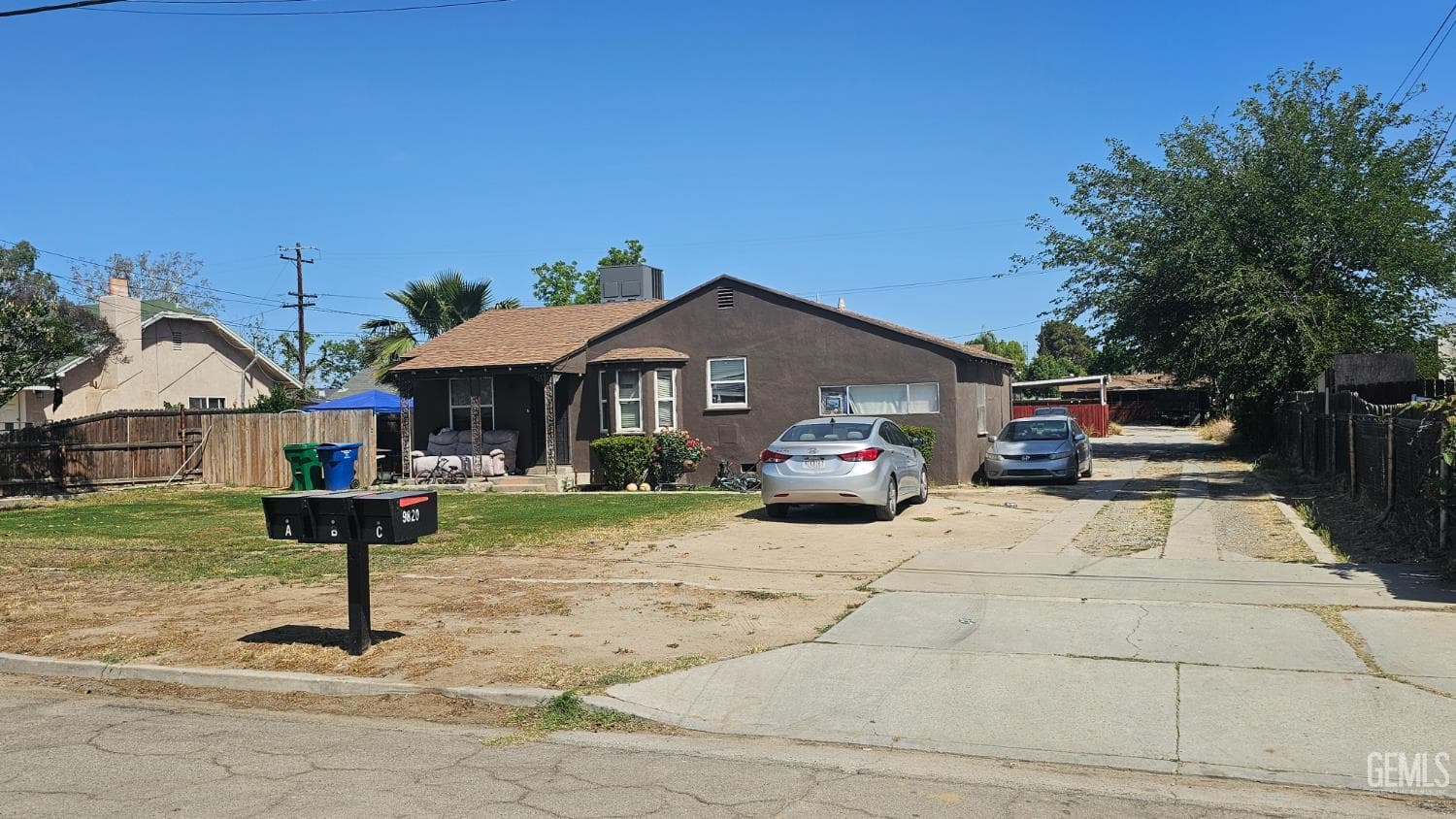9820 Greenacres Drive