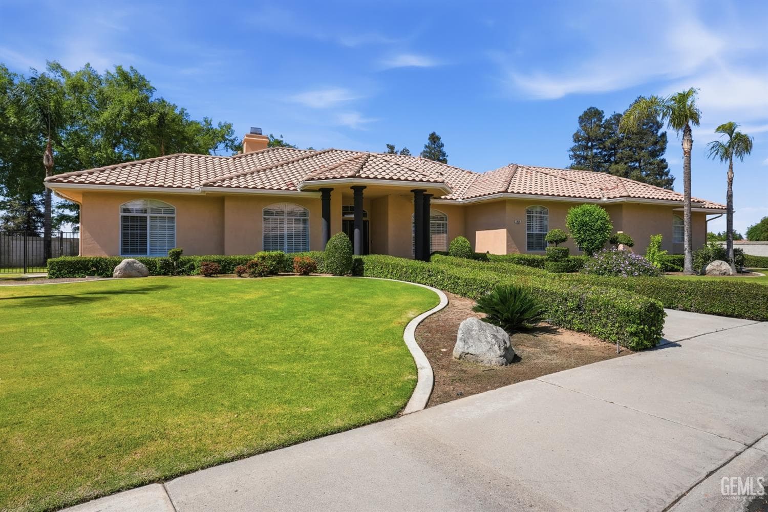 4906 Palisades Circle — photo 2