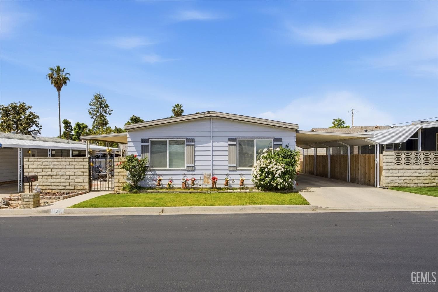 400 E Roberts Lane — photo 3