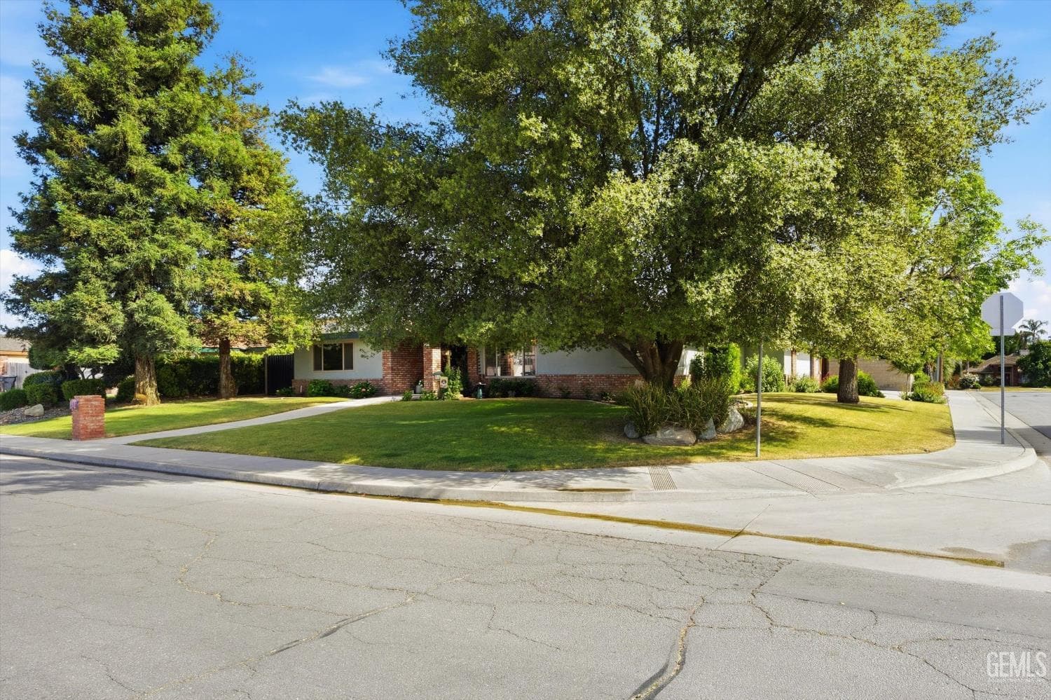 7625 Weldon Avenue — photo 4