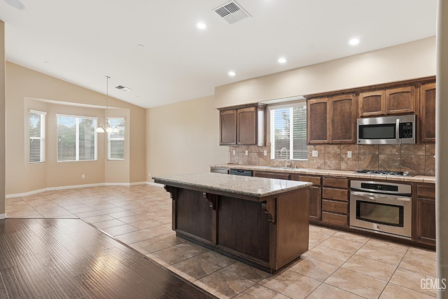 10300 Silverthorne Drive — photo 5