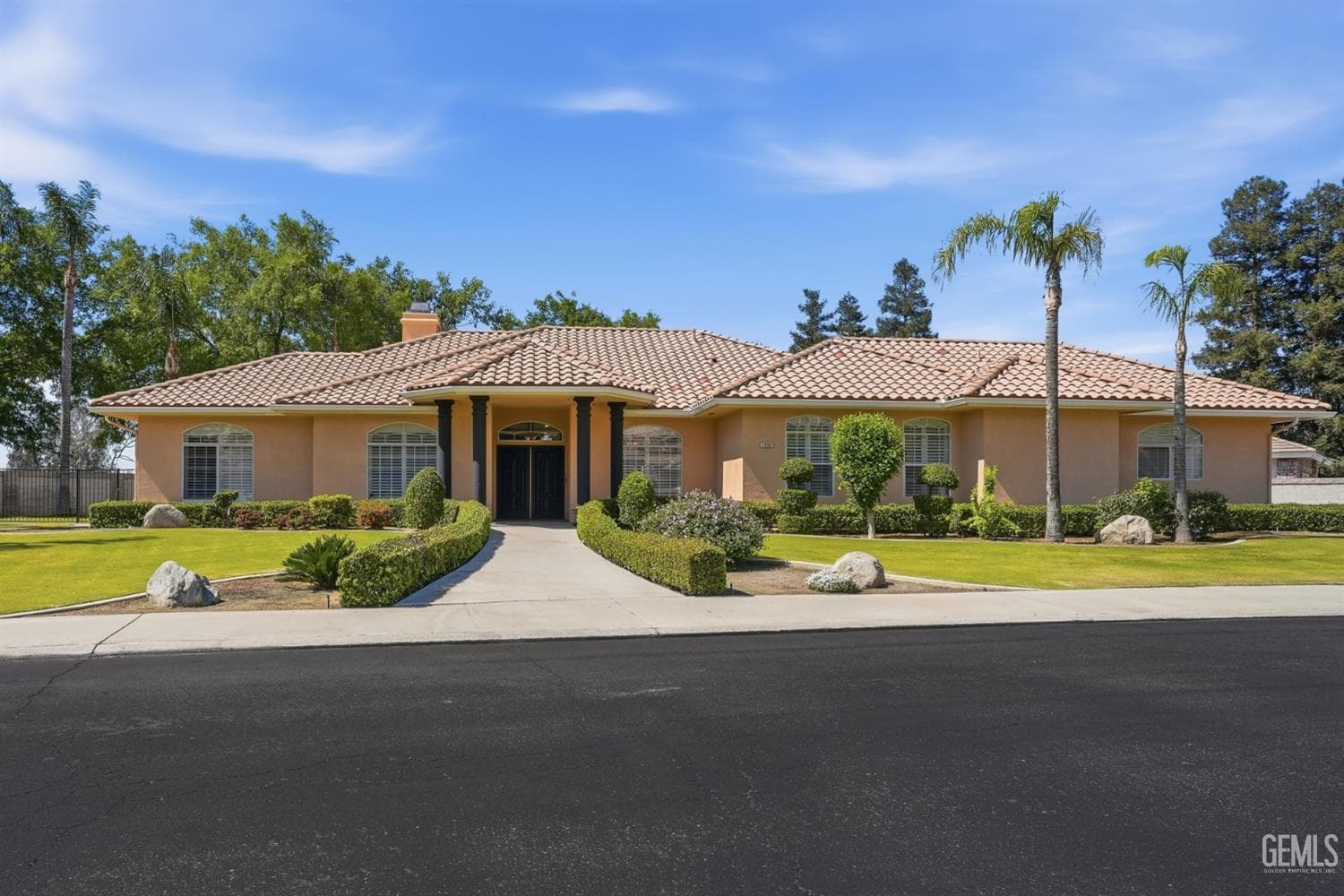4906 Palisades Circle