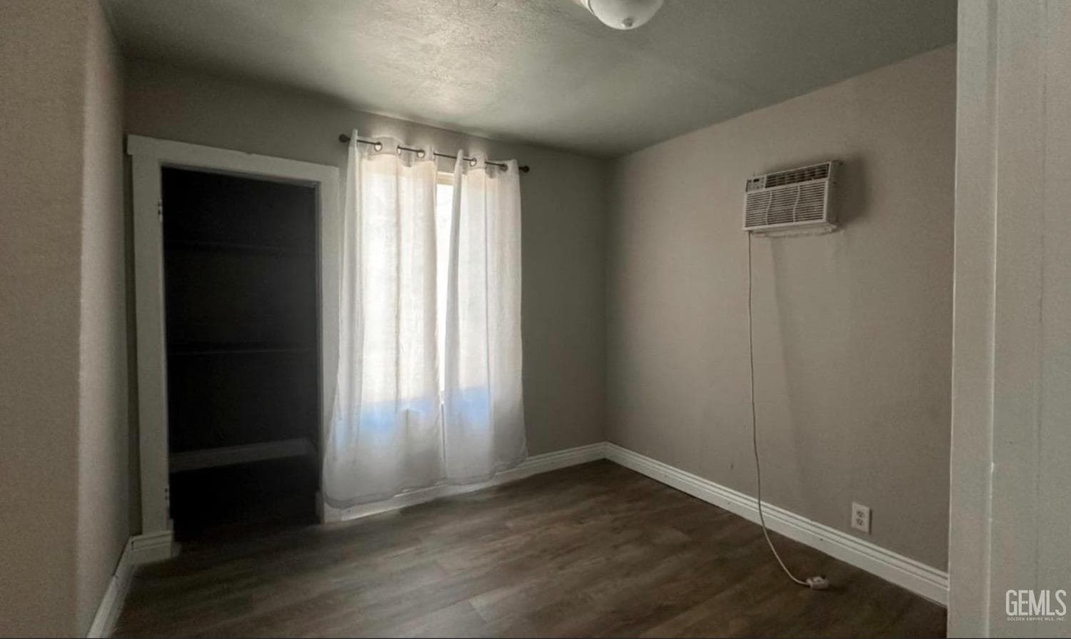 2606 N Baker Street — photo 5