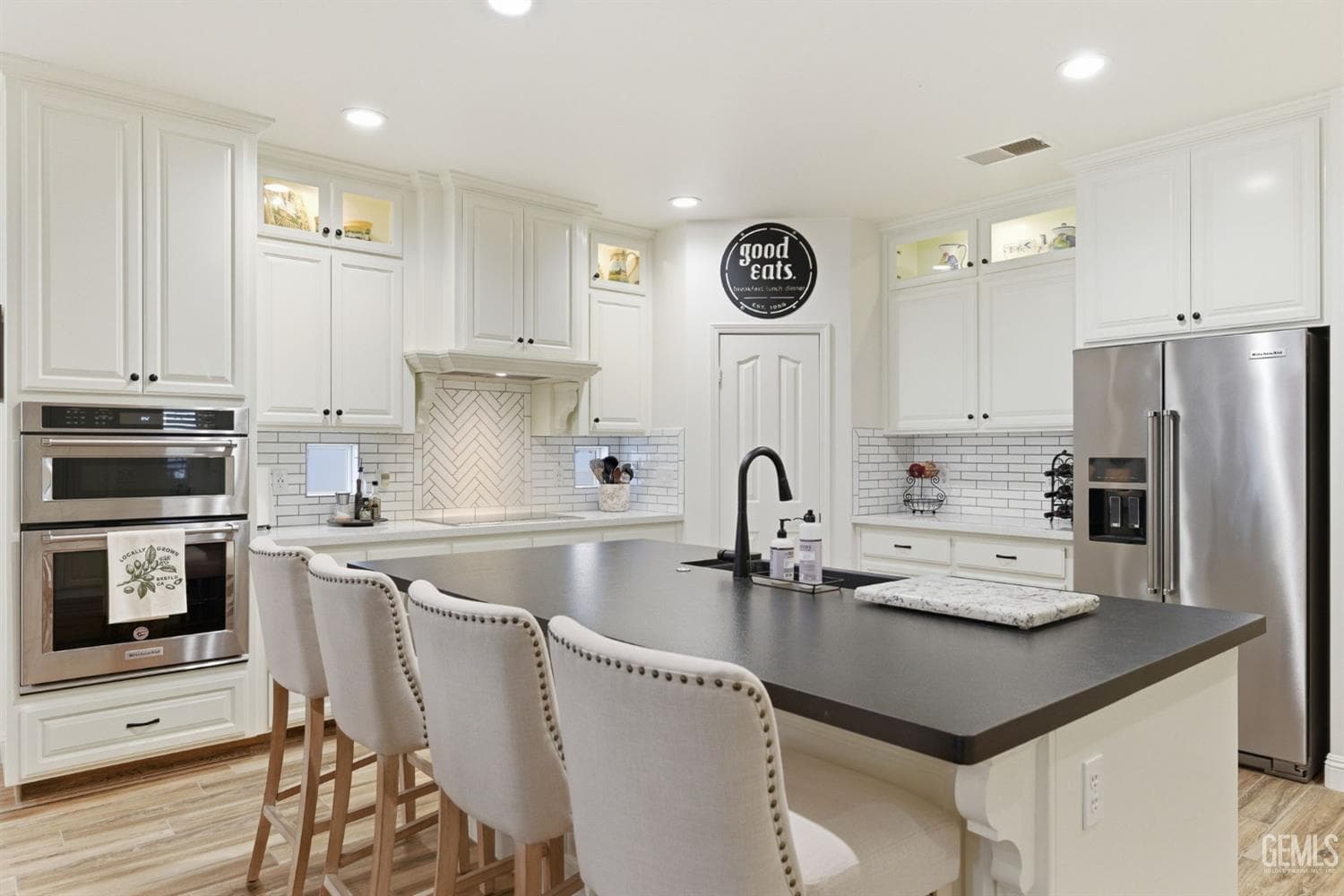 215 Port Logan Drive — photo 6