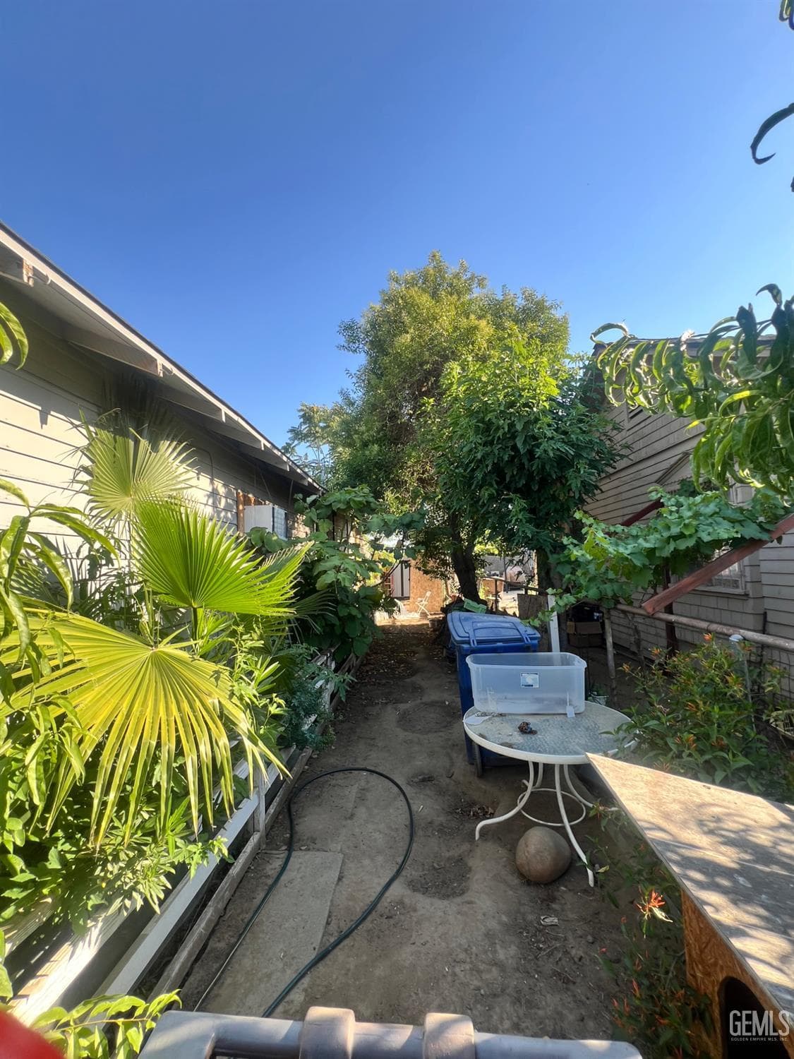 1215 Oregon Street — photo 2